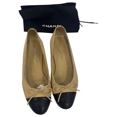 Leather ballet flats Chanel Beige size 42 EU in Leather .